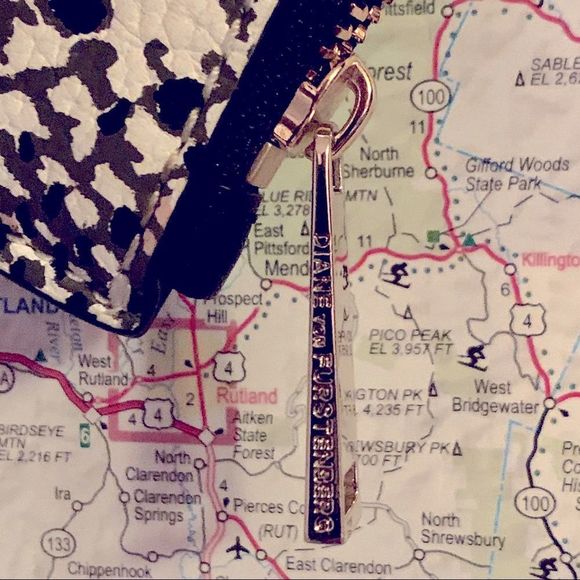 🌟 Diane Von Furstenberg Snake Embossed Wristlet - Picture 1 of 6